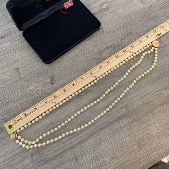 Vintage Mallorca Jewelry The First Lady Collection 3 Strand Faux Pearl Necklace - Picture 3 of 7